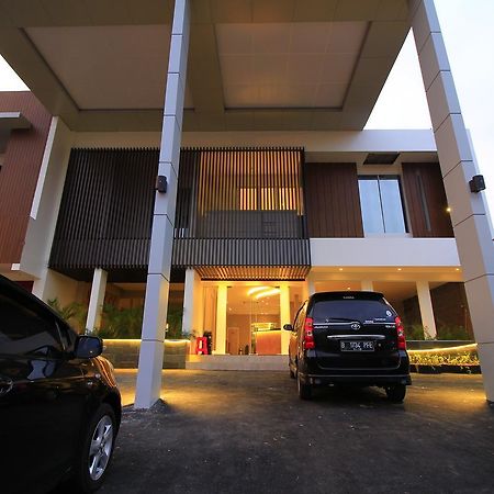 Vinotel Cirebon Exterior foto
