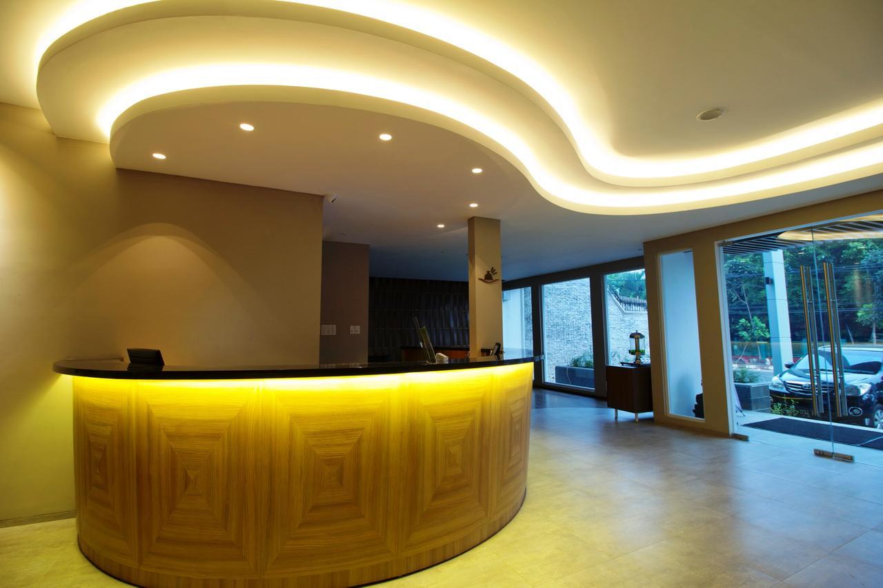 Vinotel Cirebon Exterior foto