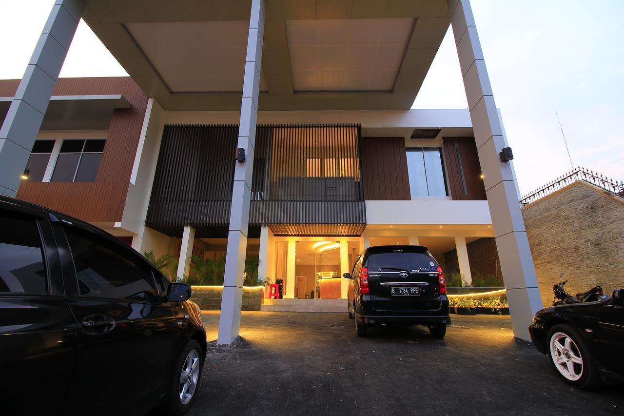 Vinotel Cirebon Exterior foto