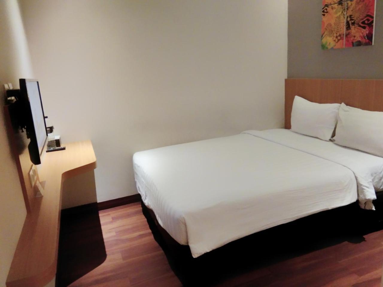 Vinotel Cirebon Exterior foto
